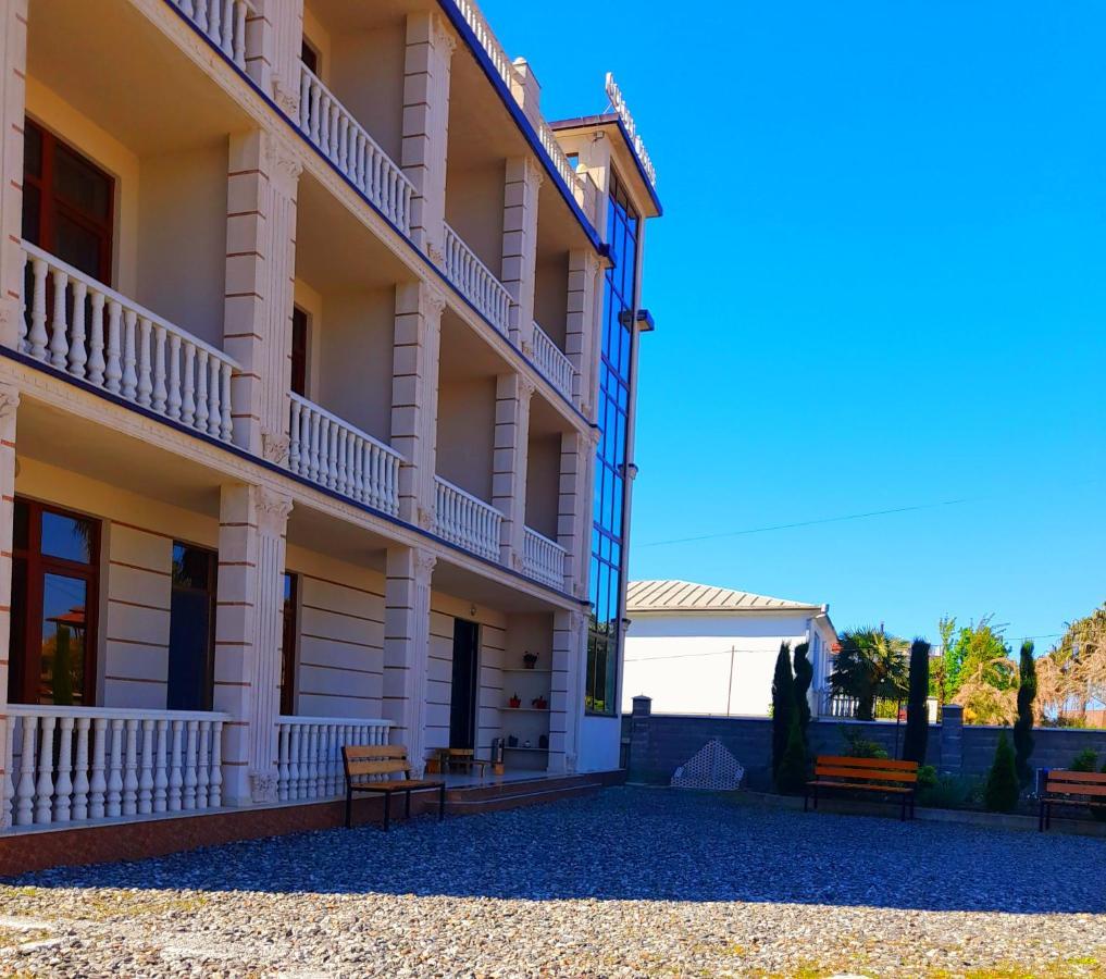 Golden House Hotell Anaklia Exteriör bild